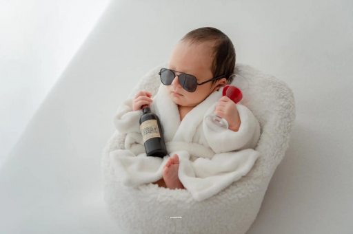 广州借卵试管代怀包男孩宝宝晚上睡觉哼唧