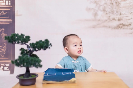 广州借卵试管代怀包男孩宝宝喊肚子疼怎么回事